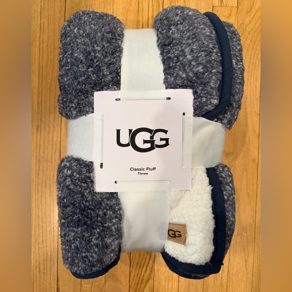UGG classic puff throw‎ 50x70 NWT
